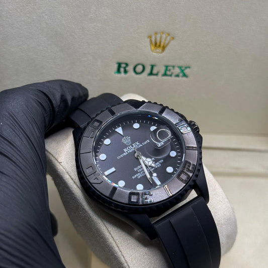 Rolex submariner strap with rotating  black dial  date just